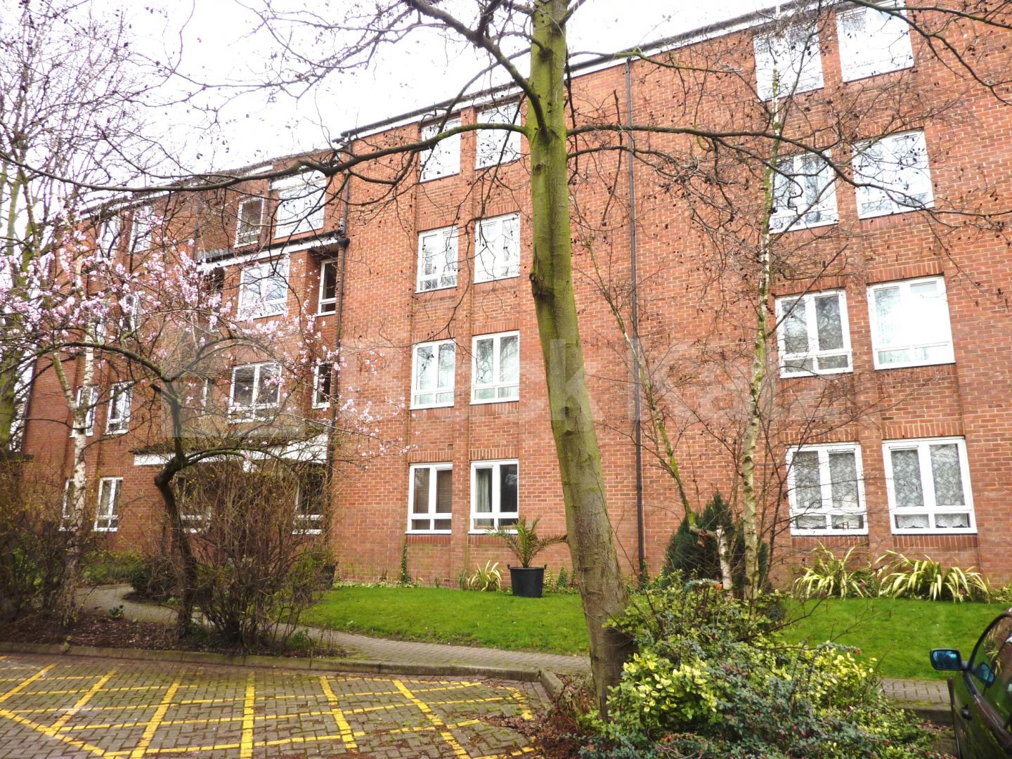 			PERFECT FOR TWO SHARERS!, 1 Bedroom, 1 bath, 1 reception Flat			 Reachview Close, CAMDEN